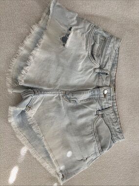 H& M - Light Wash Distressed Women's Denim Shorts
